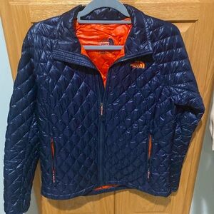 NWOT . North face zip up jacket, unique colors! Includes scarf.